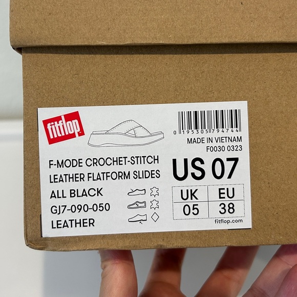 FitFlop F Mode Crochet Trim Platform Slides Sandals in Black, Size 7, New in Box - Picture 6 of 6